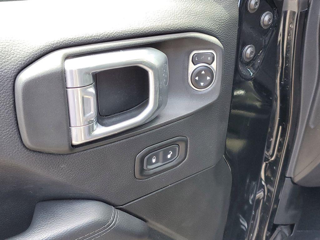 used 2021 Jeep Wrangler Unlimited car, priced at $27,490