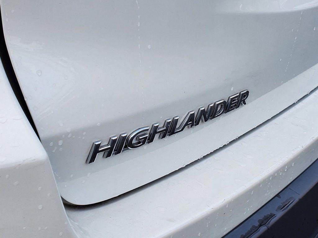 used 2018 Toyota Highlander car, priced at $19,990