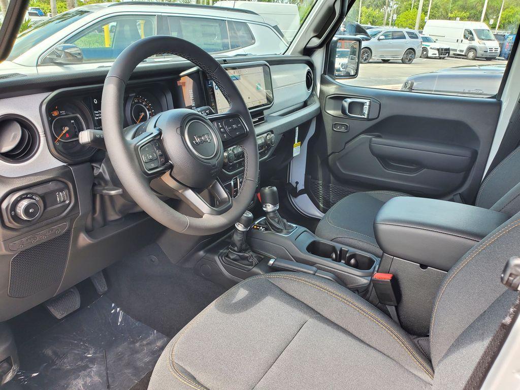 new 2025 Jeep Wrangler car, priced at $43,276
