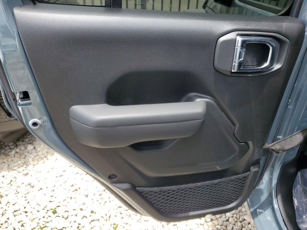 new 2025 Jeep Wrangler car, priced at $40,076