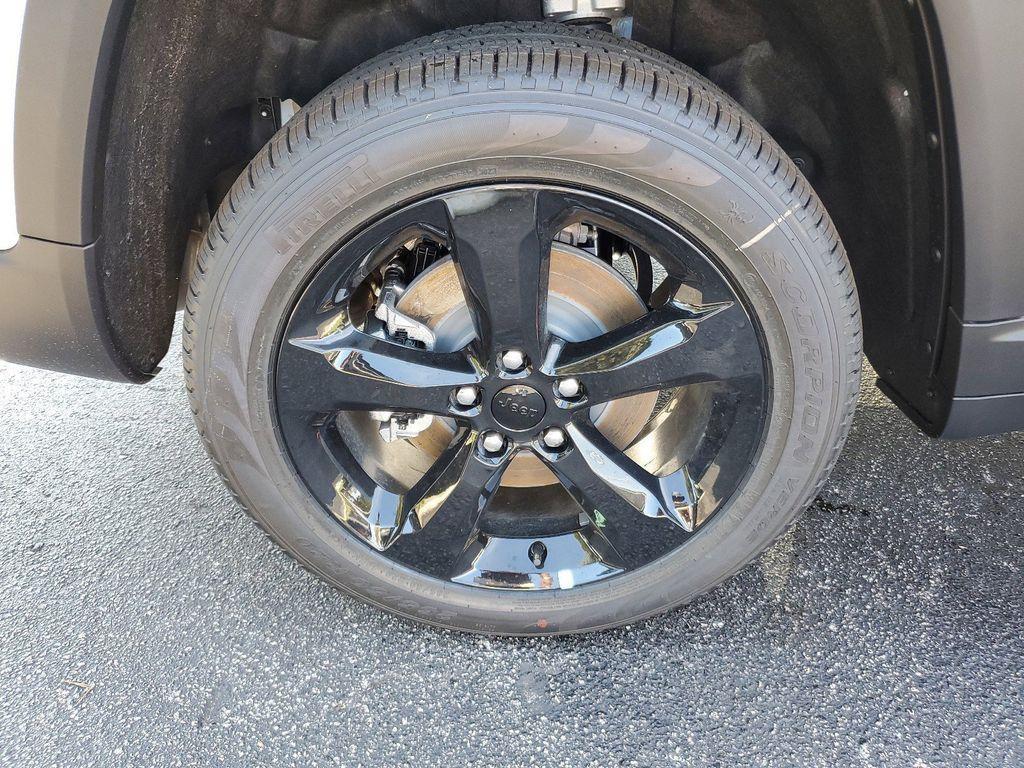 new 2025 Jeep Grand Cherokee L car, priced at $41,240