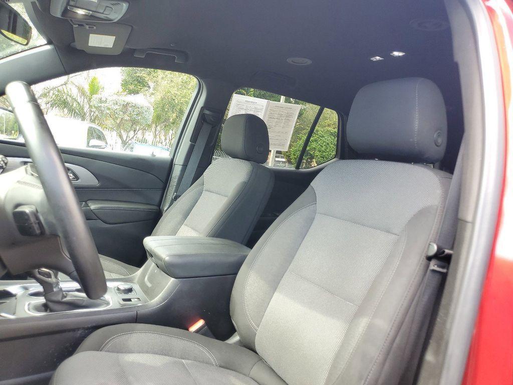 used 2023 Chevrolet Traverse car, priced at $22,490