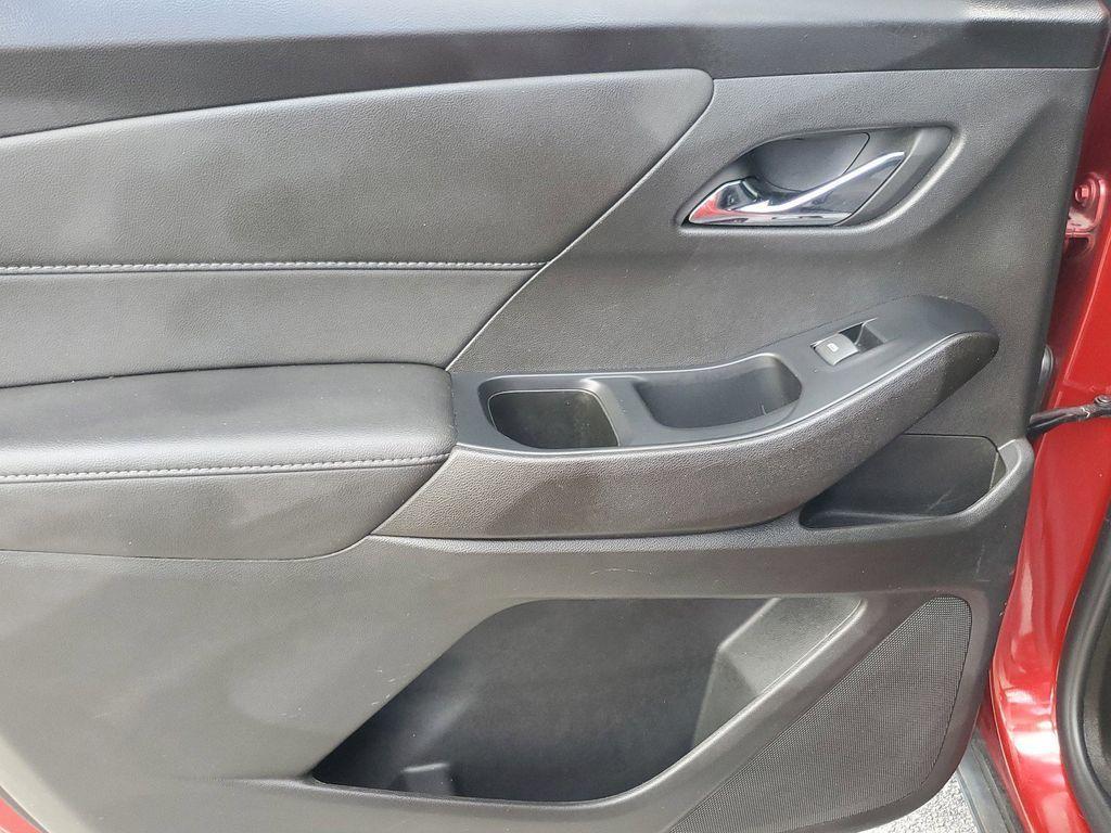 used 2023 Chevrolet Traverse car, priced at $22,490