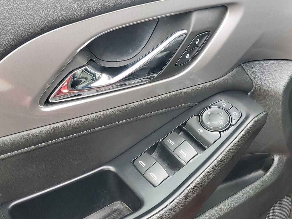 used 2023 Chevrolet Traverse car, priced at $22,490