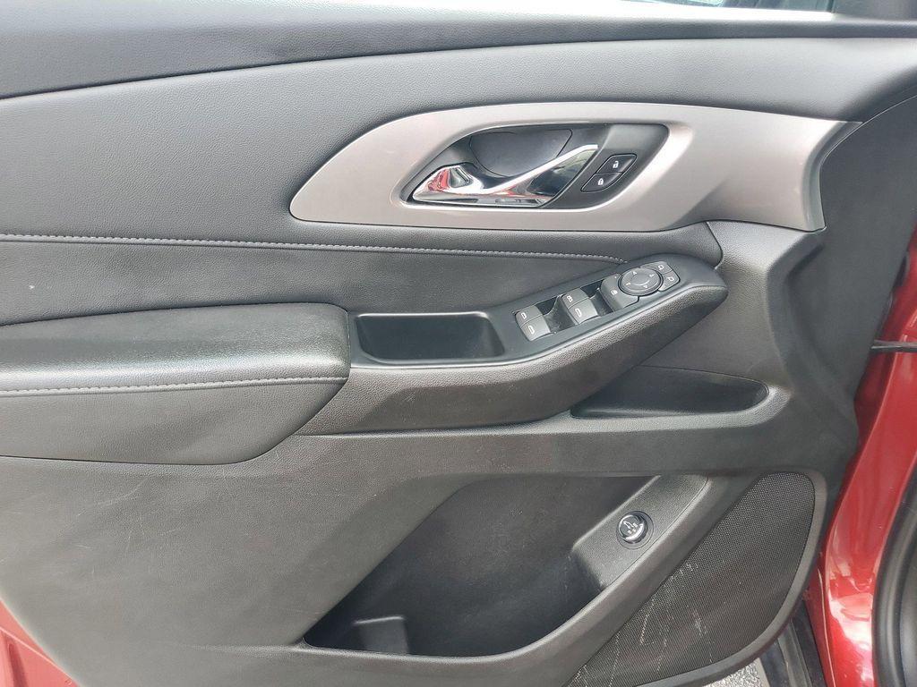 used 2023 Chevrolet Traverse car, priced at $22,490