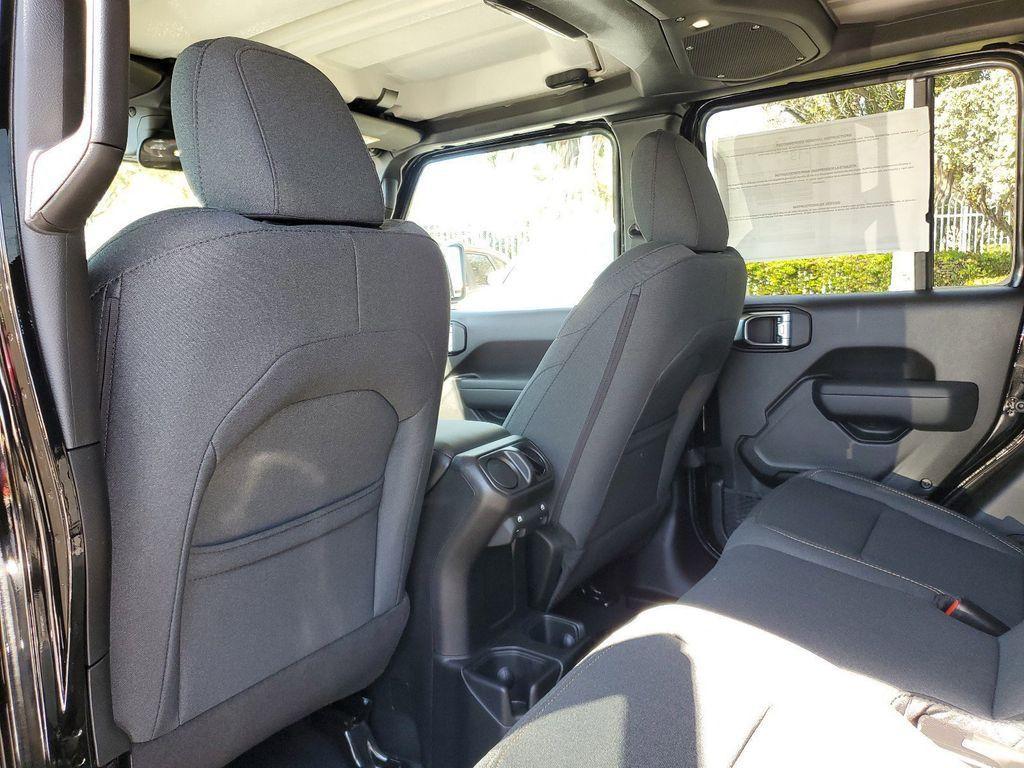new 2025 Jeep Gladiator car, priced at $38,173