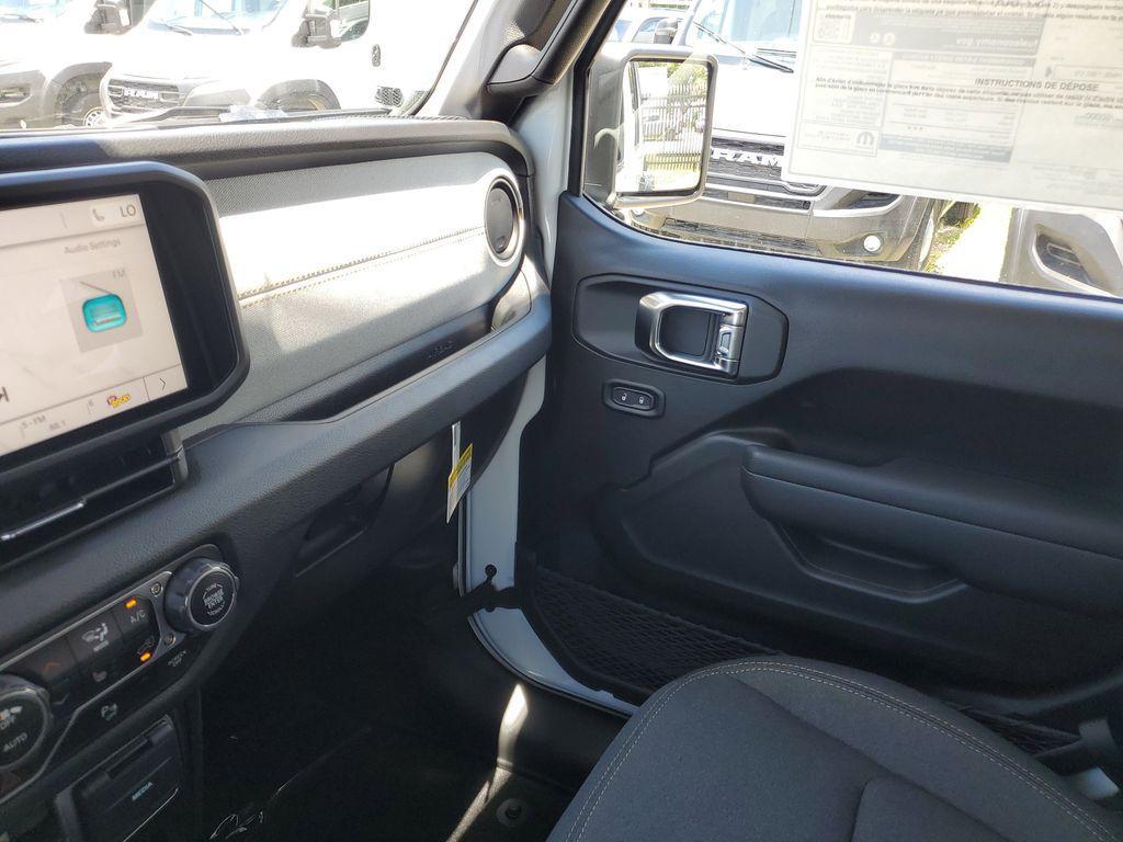new 2025 Jeep Wrangler car, priced at $41,076