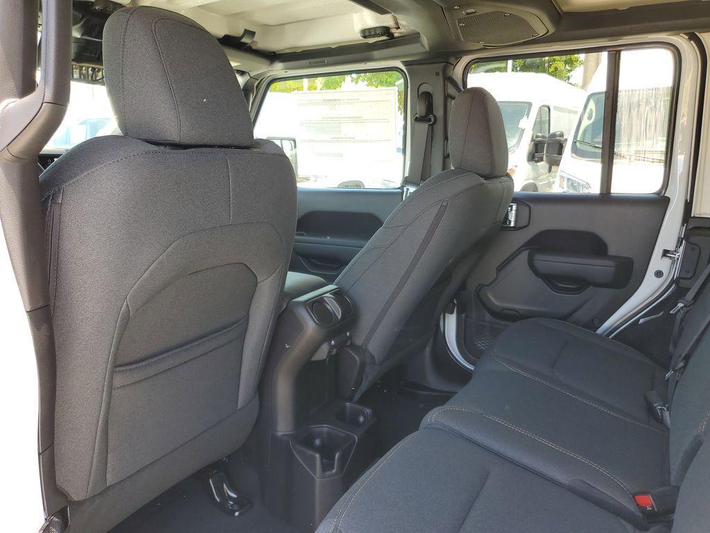 new 2025 Jeep Wrangler car, priced at $41,076