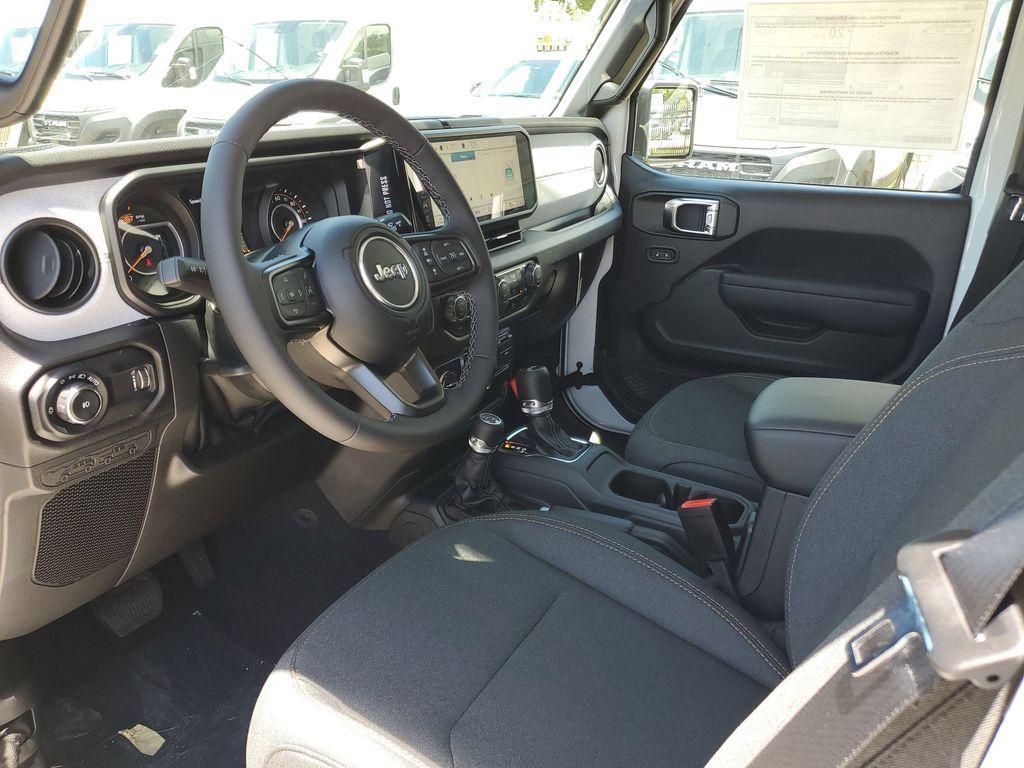 new 2025 Jeep Wrangler car, priced at $41,076