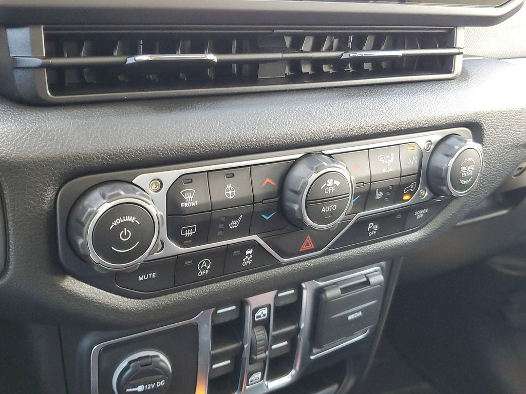 new 2025 Jeep Wrangler car, priced at $41,076