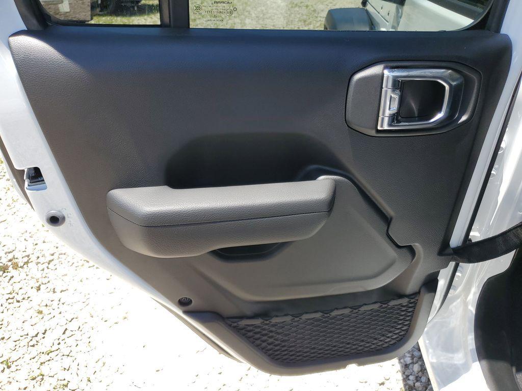 new 2025 Jeep Wrangler car, priced at $41,076