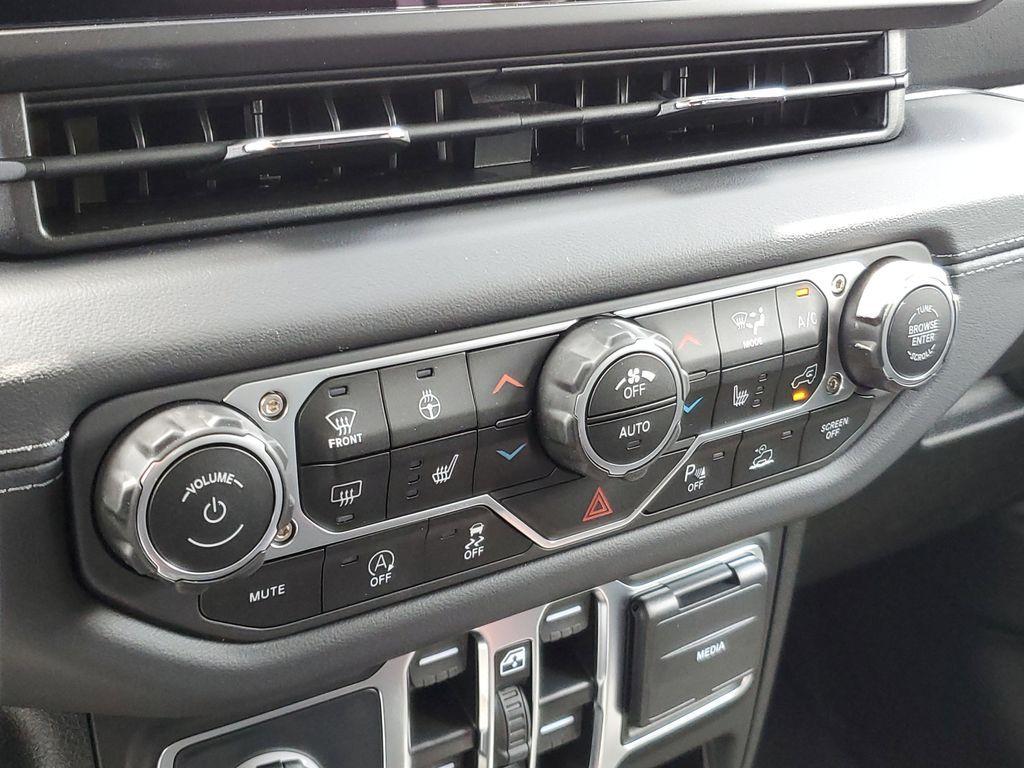 new 2025 Jeep Wrangler car, priced at $45,790