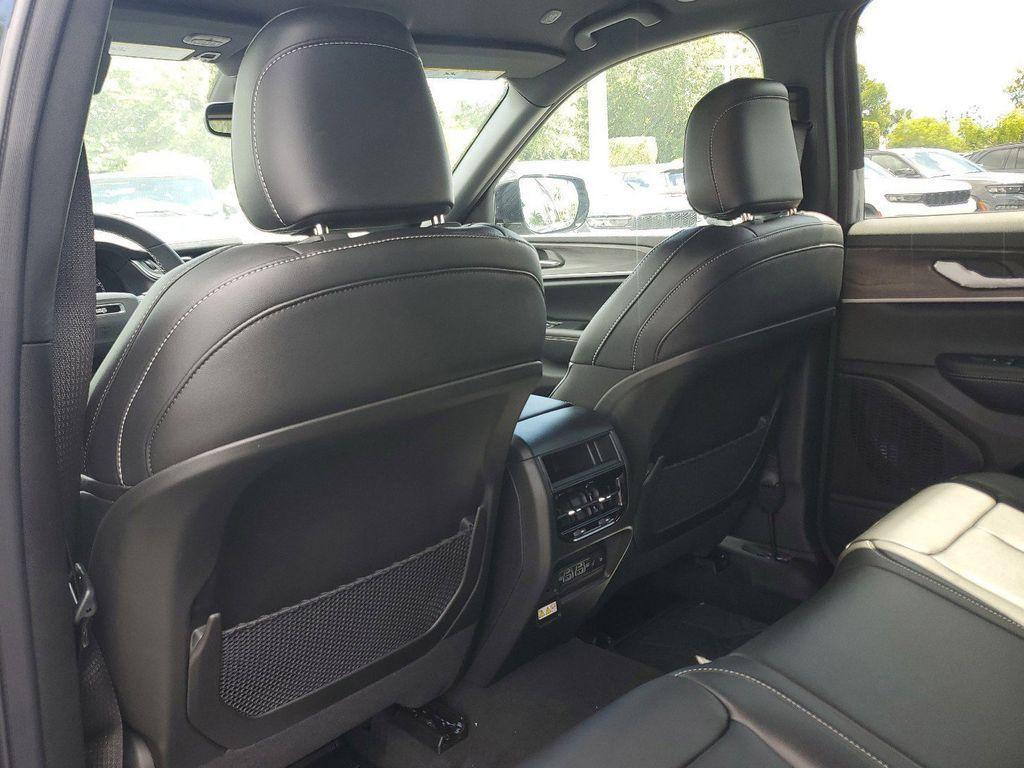 new 2025 Jeep Grand Cherokee car, priced at $35,015