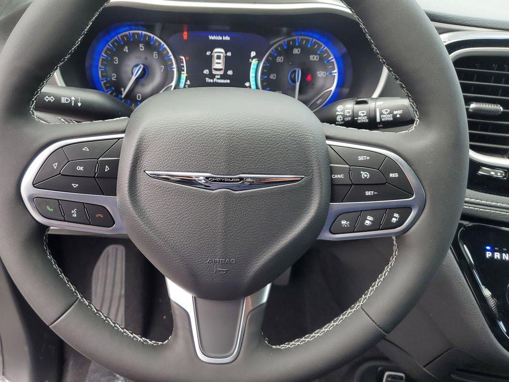 new 2025 Chrysler Pacifica car, priced at $39,990