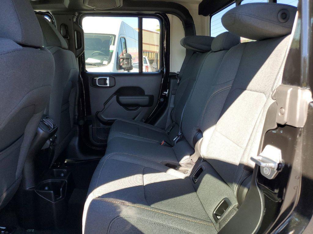 new 2025 Jeep Gladiator car, priced at $36,980
