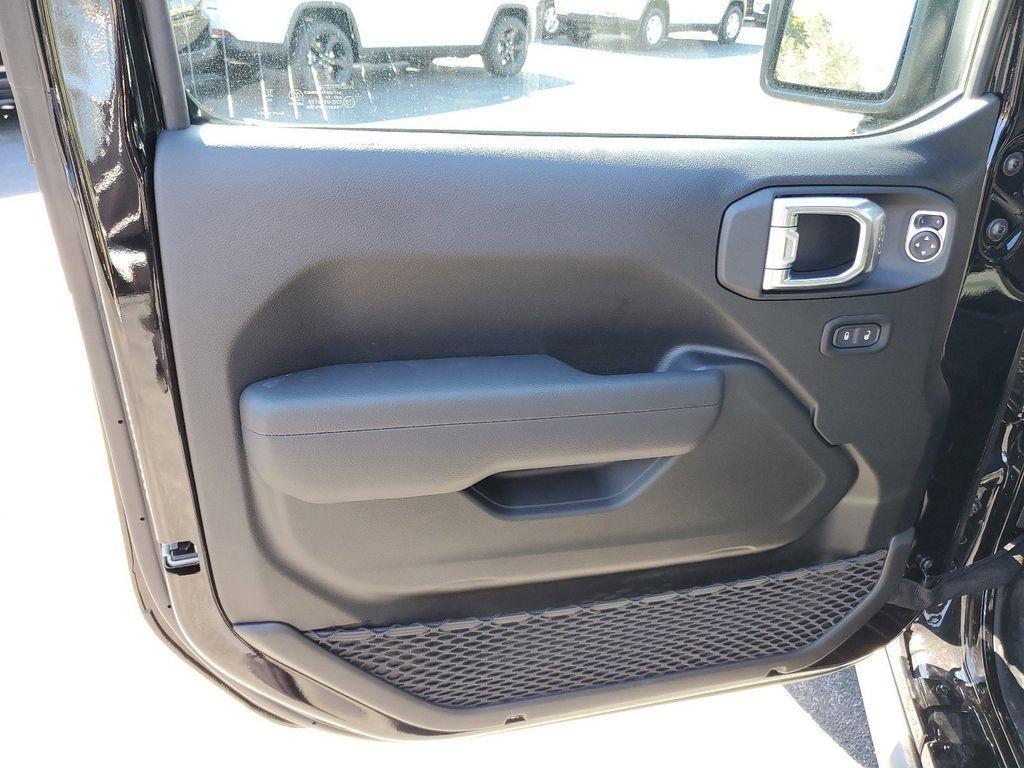 new 2025 Jeep Gladiator car, priced at $36,980
