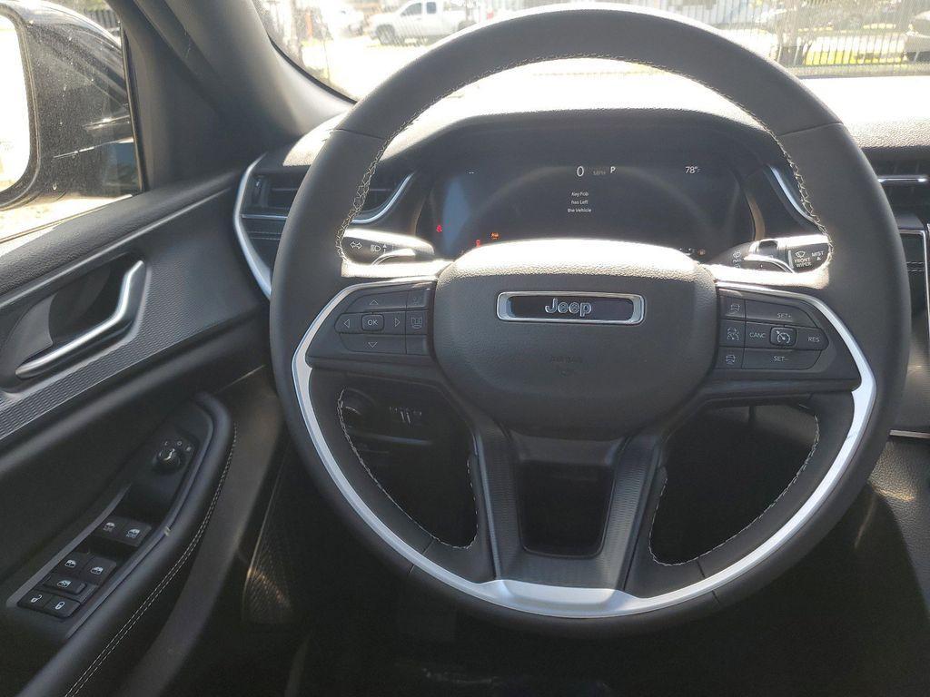 new 2025 Jeep Grand Cherokee car, priced at $32,175