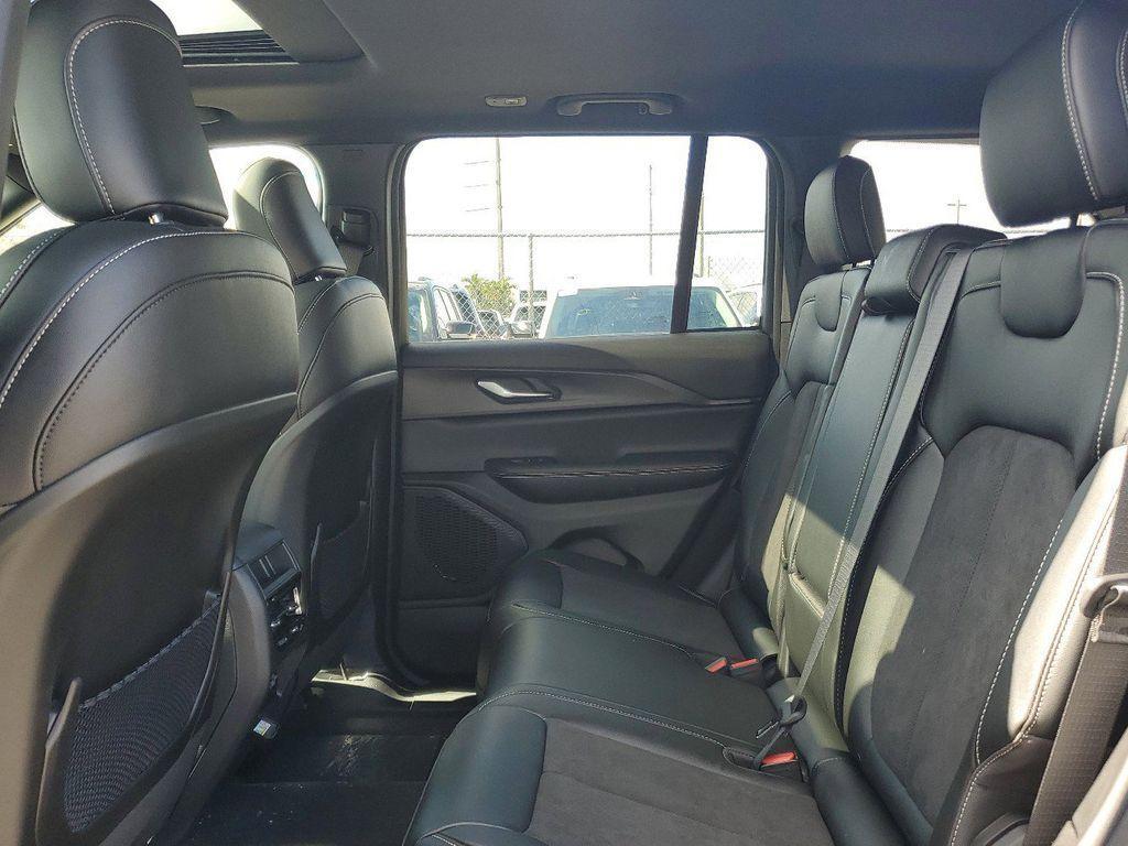 new 2025 Jeep Grand Cherokee car, priced at $32,175