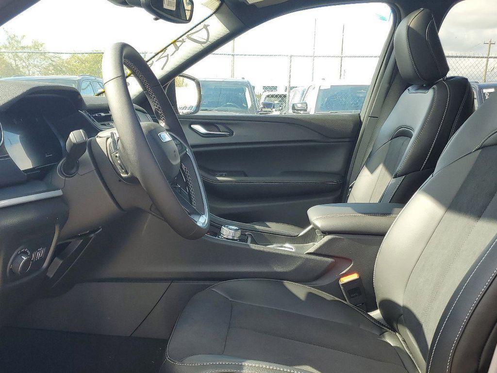 new 2025 Jeep Grand Cherokee car, priced at $32,175