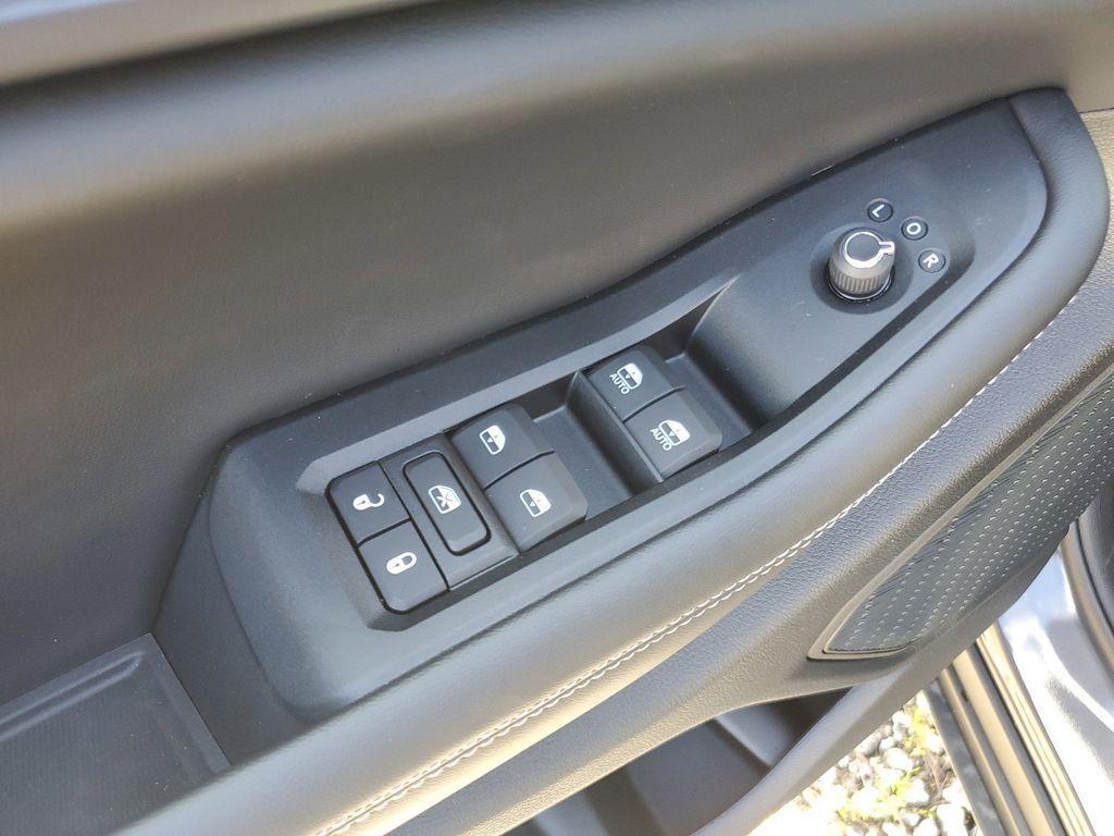 new 2025 Jeep Grand Cherokee car, priced at $32,175
