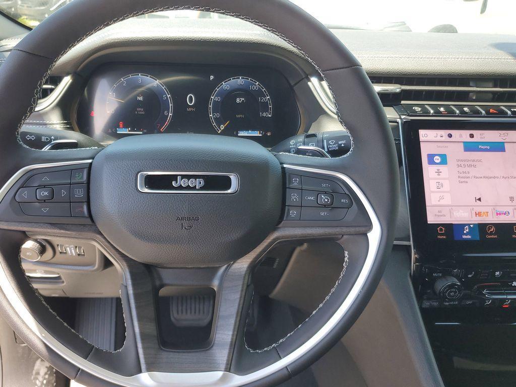 new 2025 Jeep Grand Cherokee car, priced at $42,230
