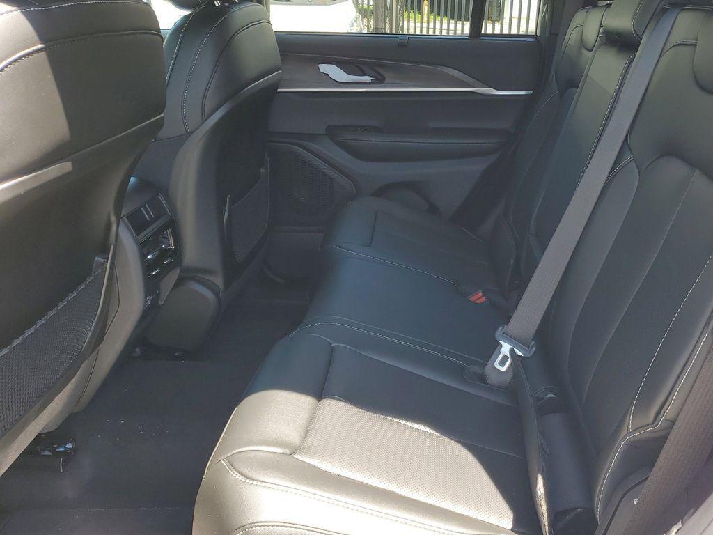 new 2025 Jeep Grand Cherokee car, priced at $42,230