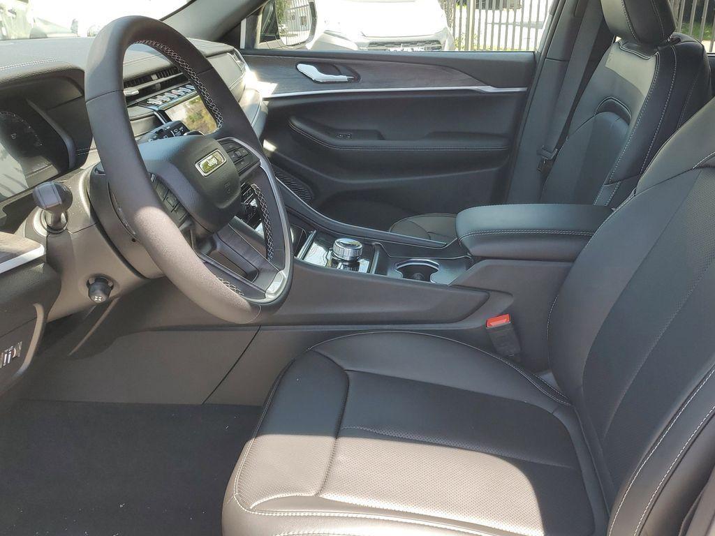new 2025 Jeep Grand Cherokee car, priced at $42,230