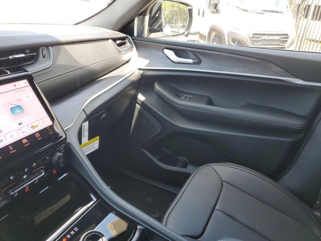 new 2025 Jeep Grand Cherokee car, priced at $42,230