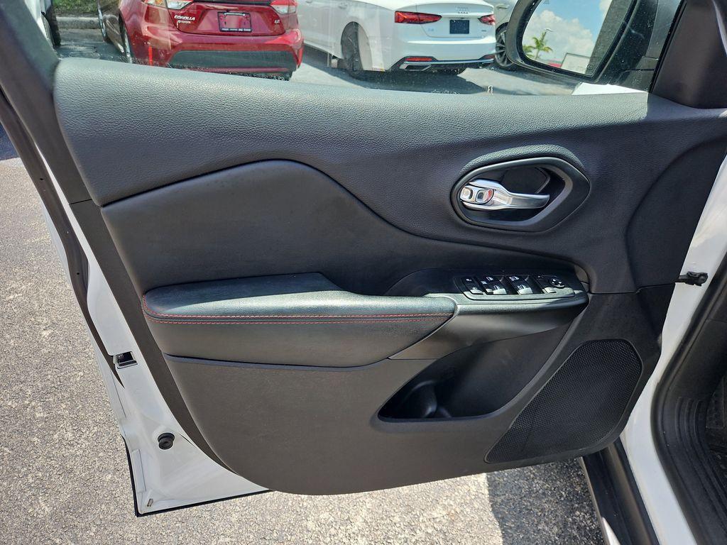 used 2019 Jeep Cherokee car, priced at $14,990