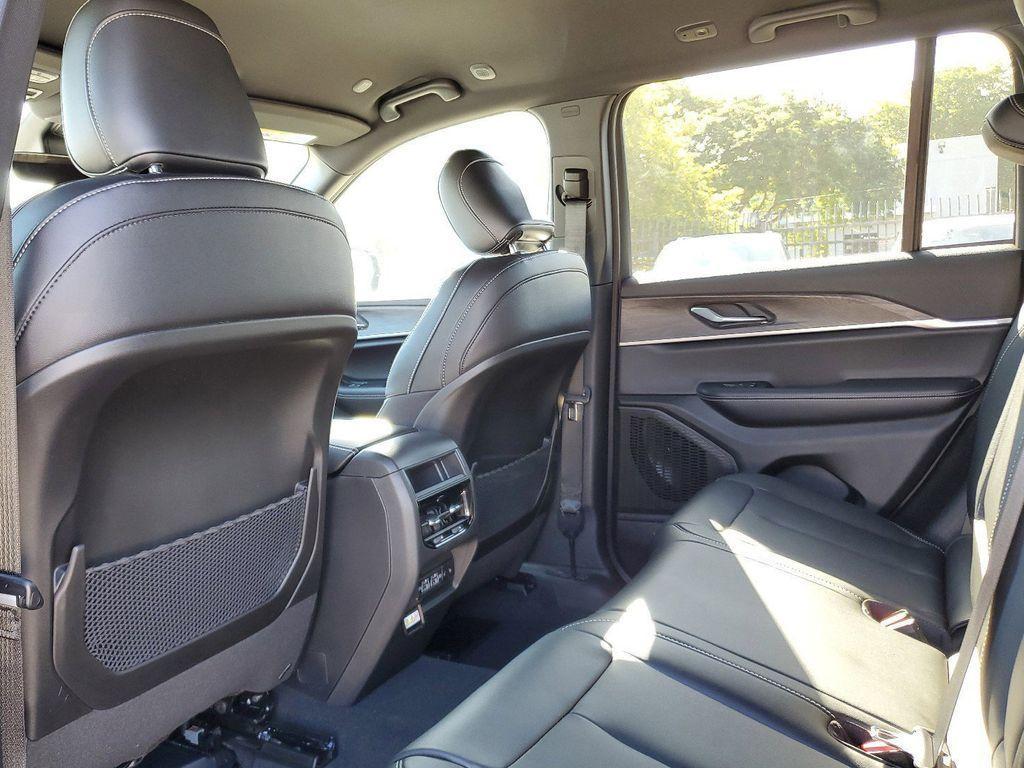 new 2025 Jeep Grand Cherokee car, priced at $34,385