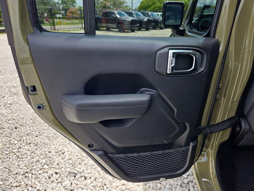 new 2025 Jeep Wrangler car, priced at $40,076