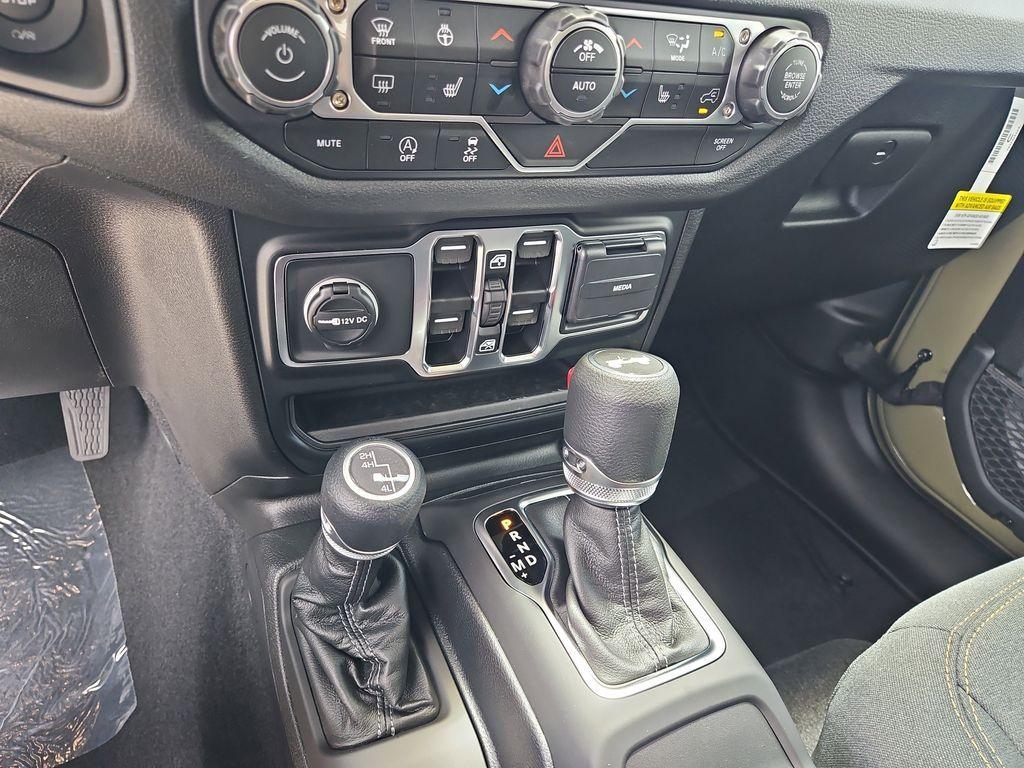 new 2025 Jeep Wrangler car, priced at $40,076