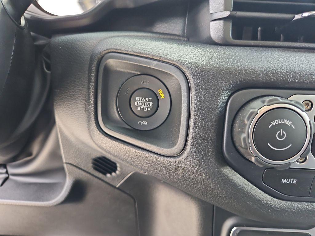 new 2025 Jeep Wrangler car, priced at $40,076