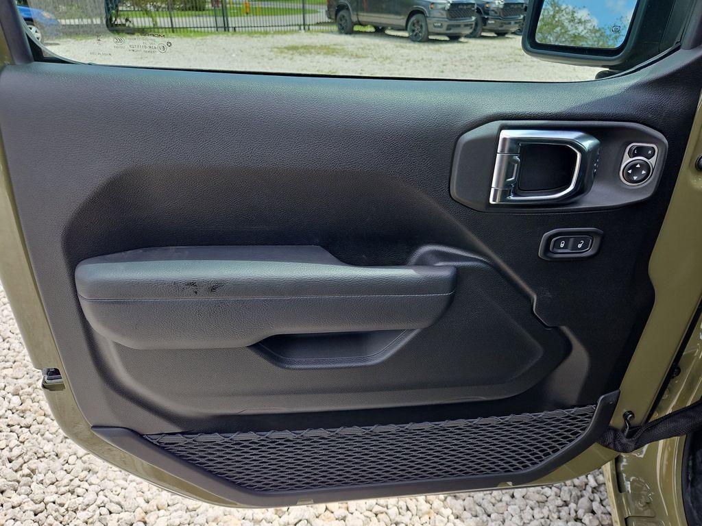new 2025 Jeep Wrangler car, priced at $40,076