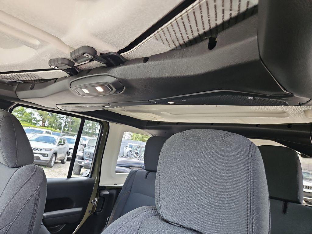 new 2025 Jeep Wrangler car, priced at $40,076