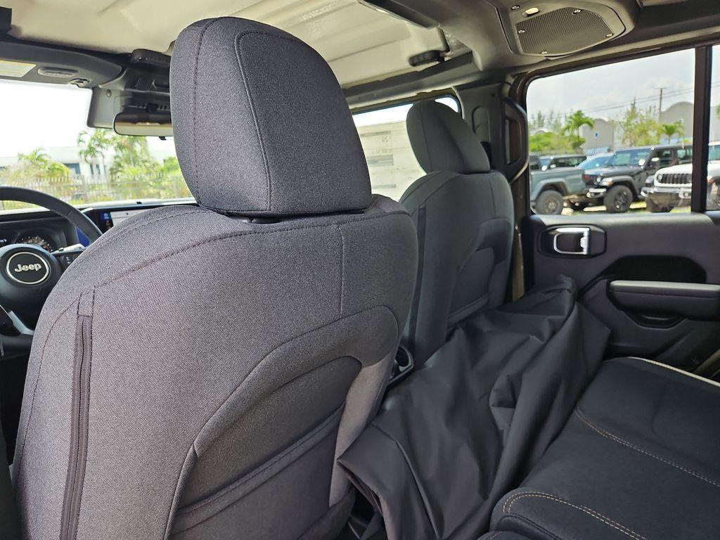 new 2025 Jeep Wrangler car, priced at $40,076