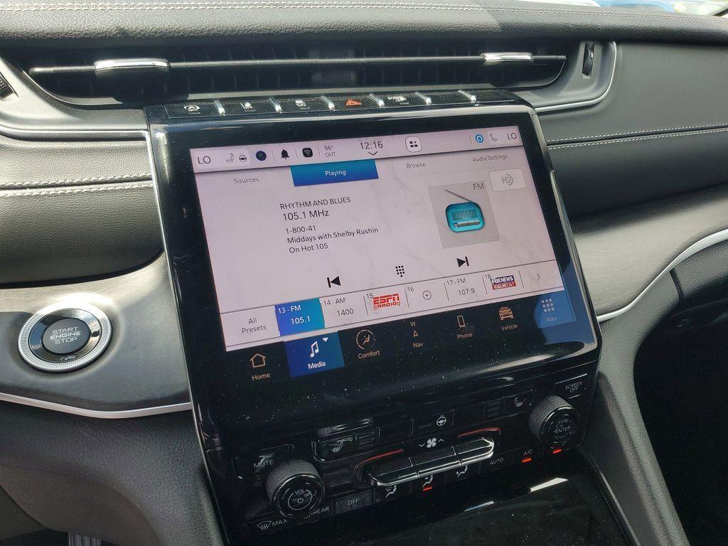 new 2025 Jeep Grand Cherokee car, priced at $32,500