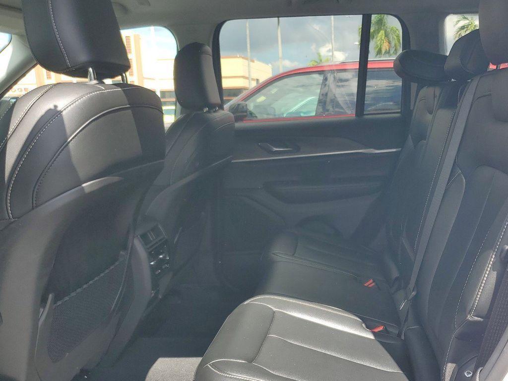 new 2025 Jeep Grand Cherokee car, priced at $32,500