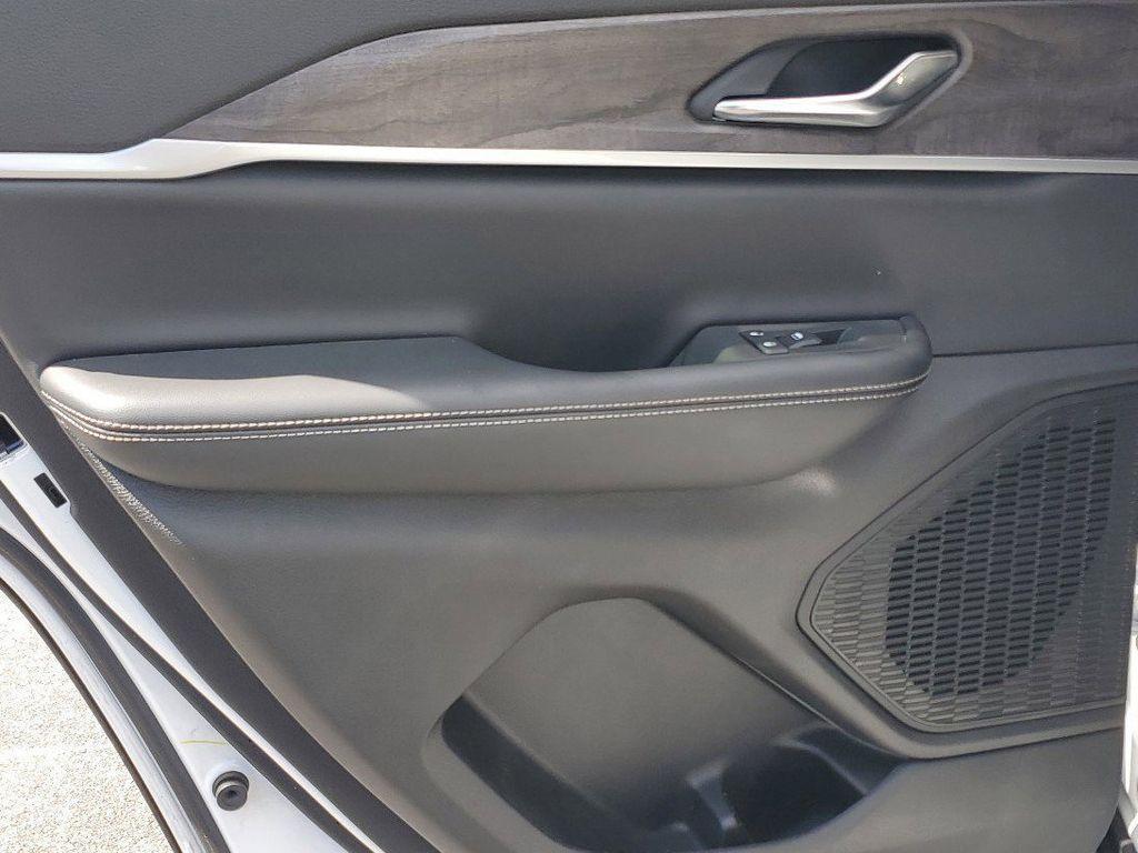 new 2025 Jeep Grand Cherokee car, priced at $32,500