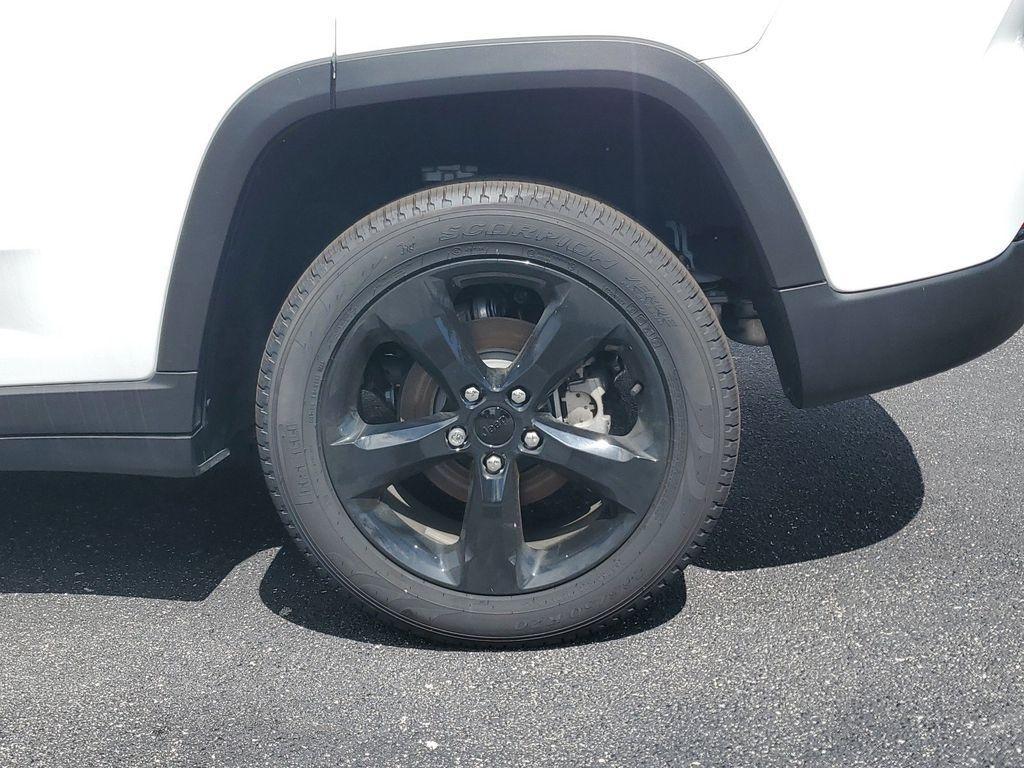 new 2025 Jeep Grand Cherokee car, priced at $32,500