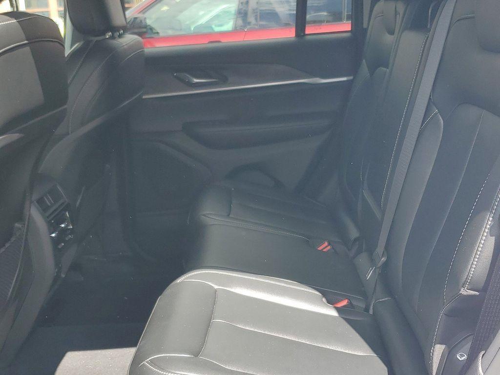 new 2025 Jeep Grand Cherokee car, priced at $32,500