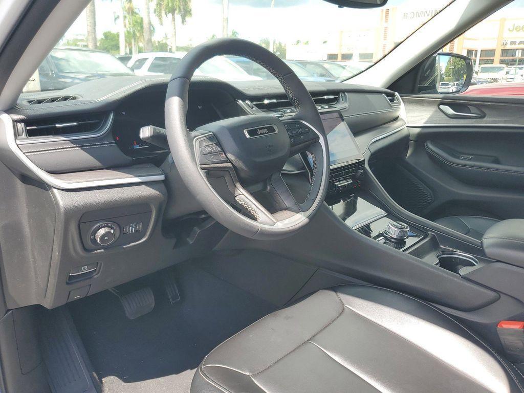 new 2025 Jeep Grand Cherokee car, priced at $32,500
