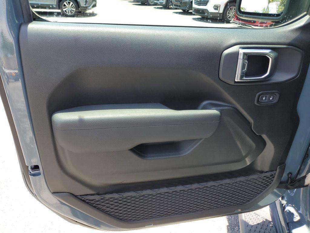 new 2025 Jeep Gladiator car, priced at $34,590