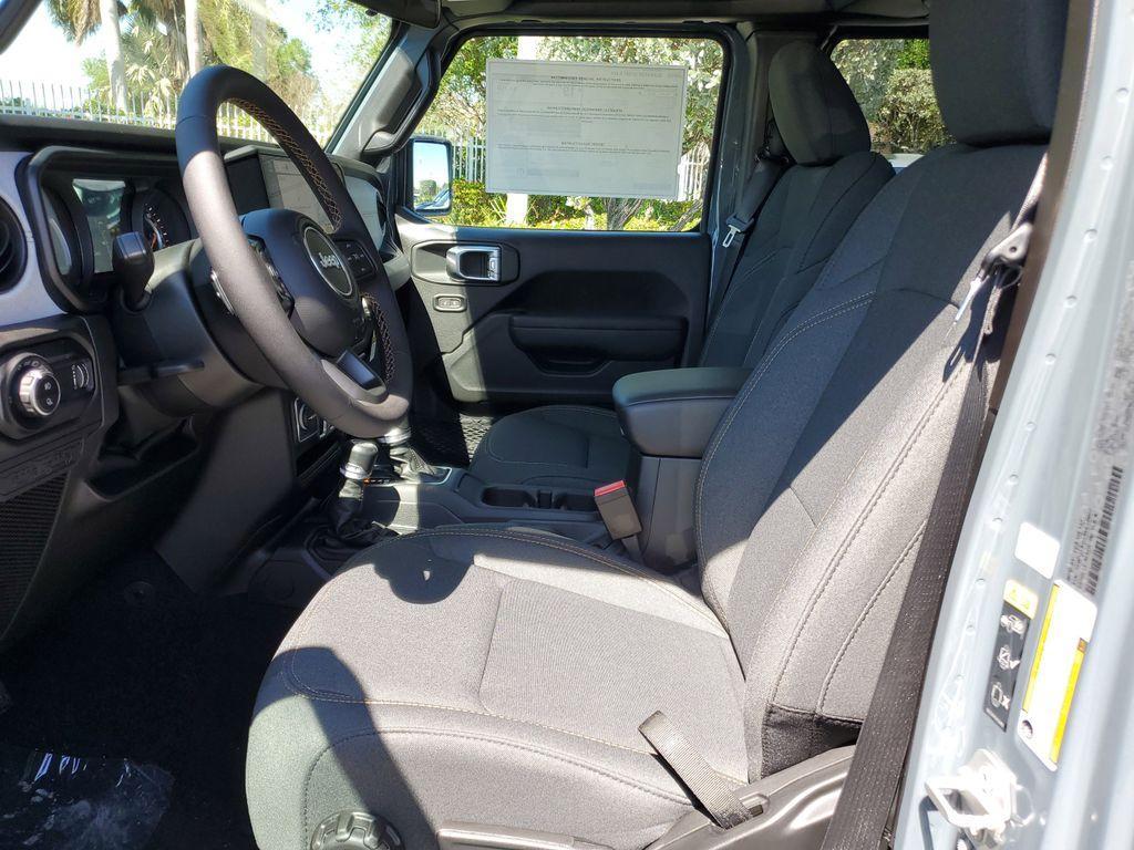new 2025 Jeep Gladiator car, priced at $38,173