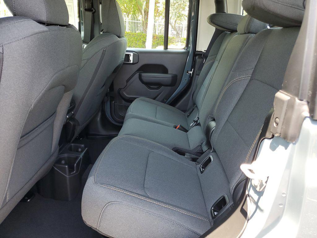 new 2025 Jeep Gladiator car, priced at $34,590