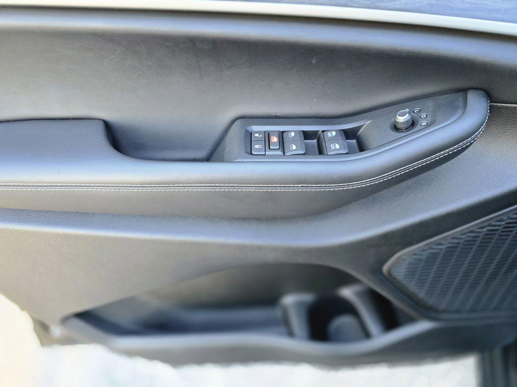 used 2025 Jeep Grand Cherokee L car, priced at $39,490