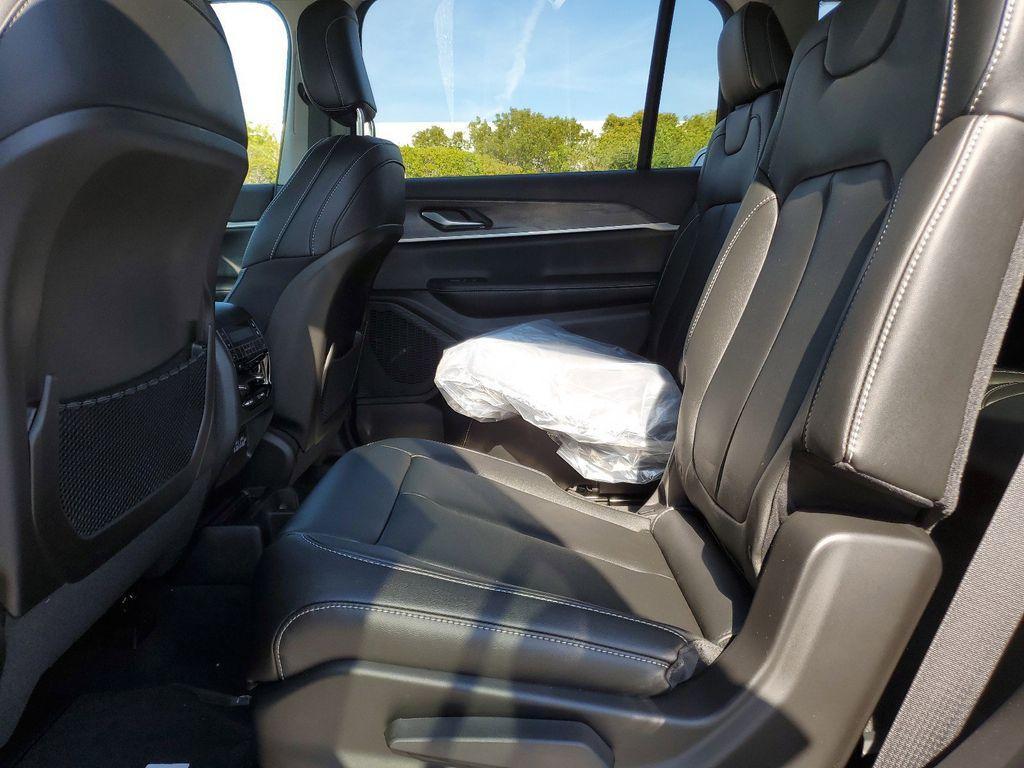 new 2025 Jeep Grand Cherokee L car, priced at $44,200
