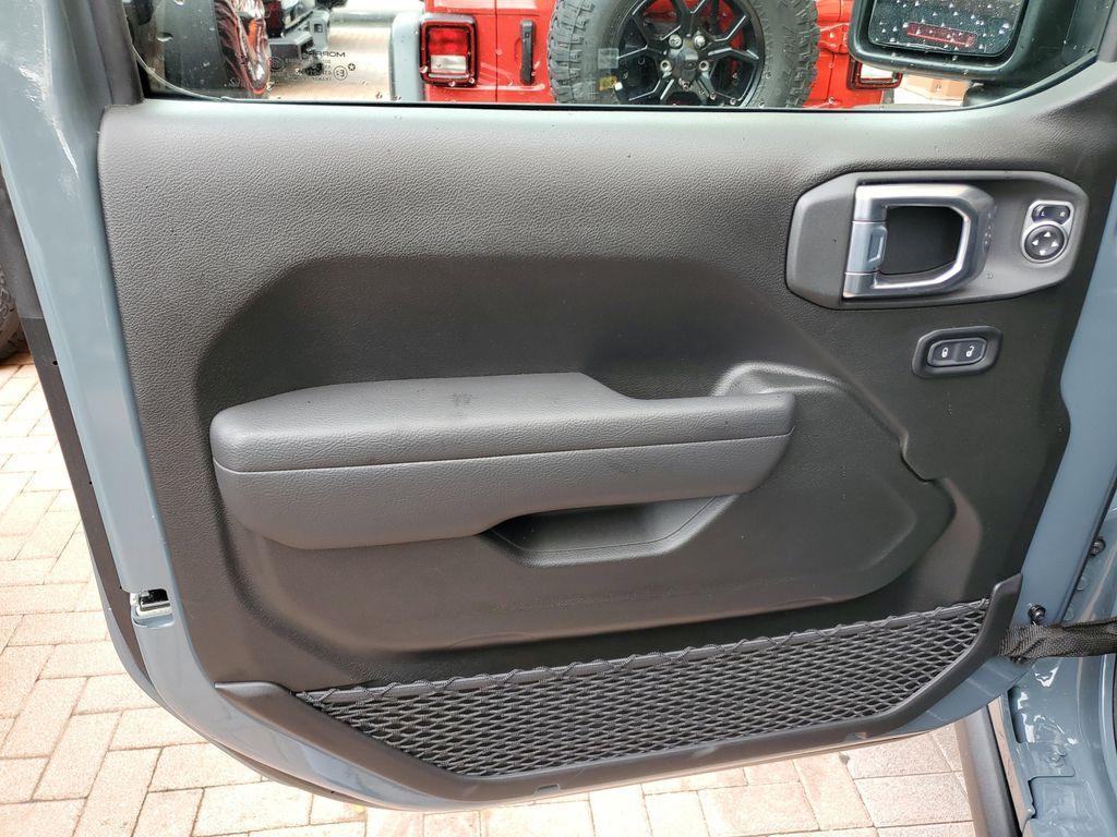 new 2025 Jeep Wrangler car, priced at $48,743