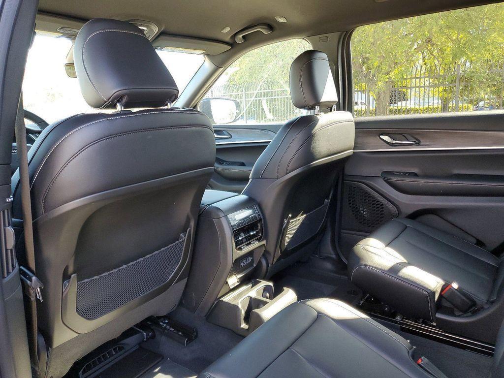 new 2025 Jeep Grand Cherokee L car, priced at $39,337