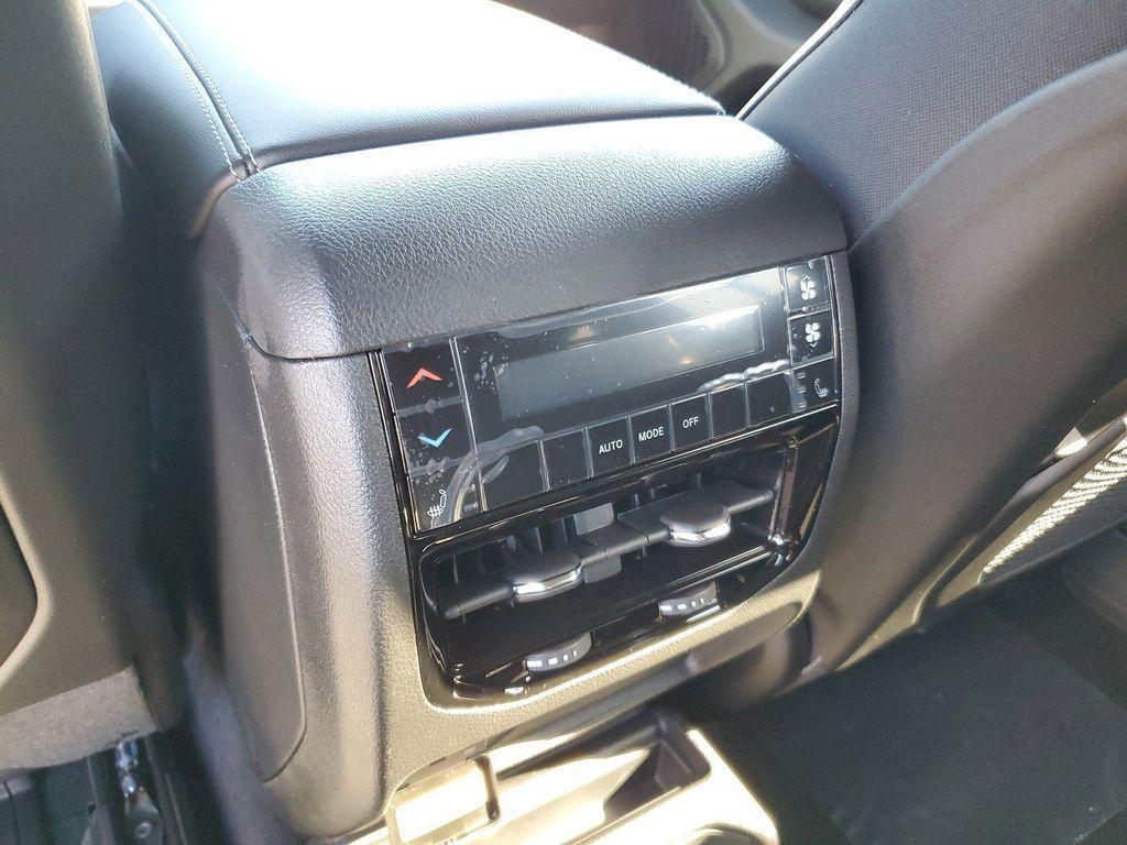 new 2025 Jeep Grand Cherokee L car, priced at $39,337